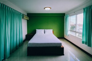 スタンダード ルーム | デスク、WiFi (無料)、ベッドシーツ