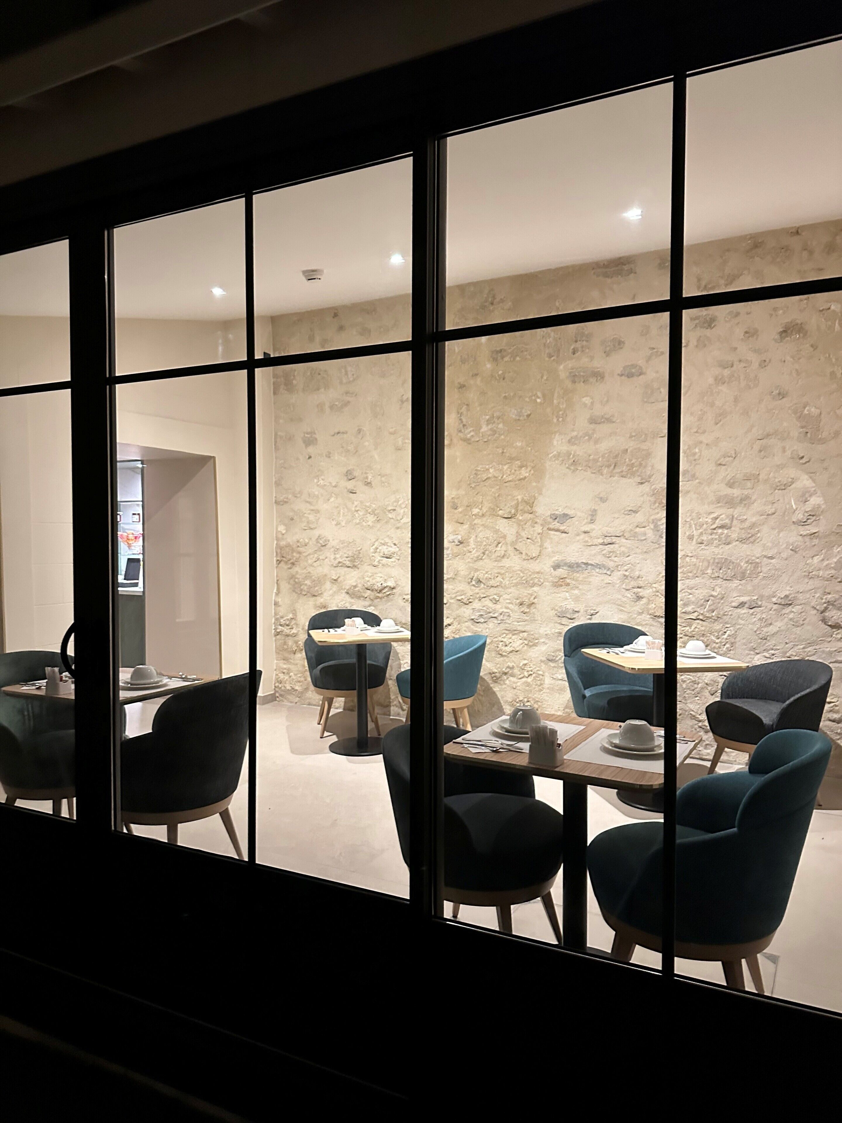 Petit déjeuner buffet servi tous les jours en supplément