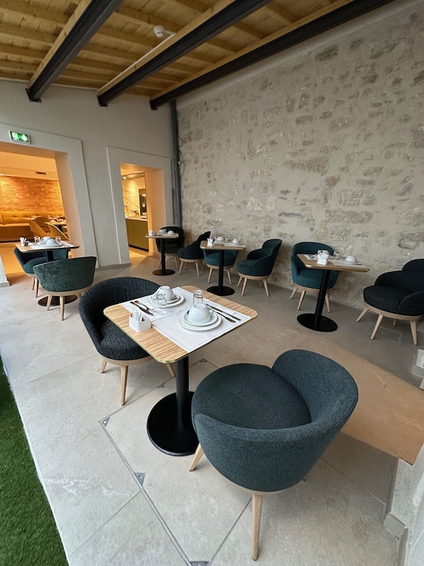 Dagelijks ontbijtbuffet (EUR 14 per persoon)