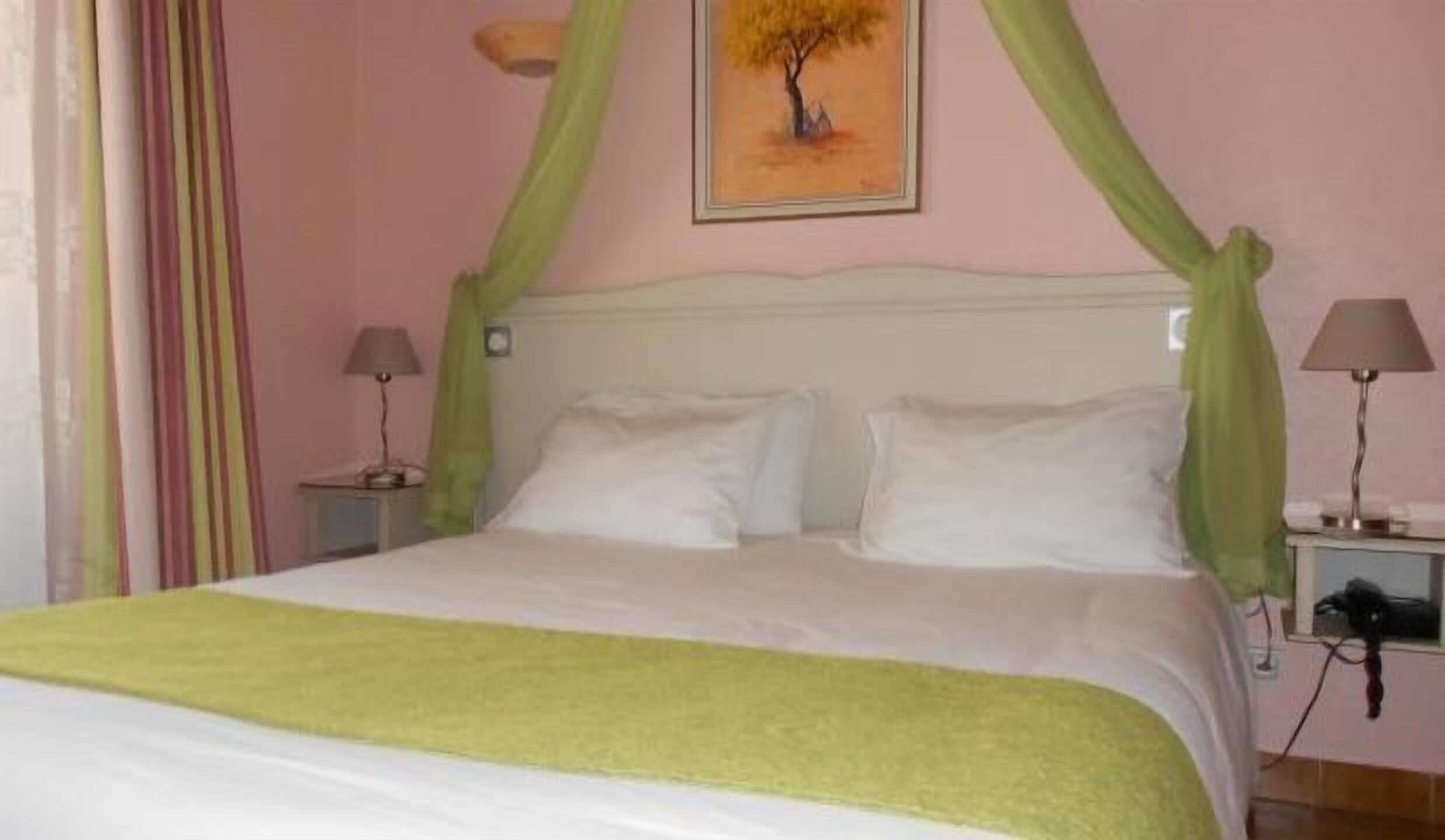 Hochwertige Bettwaren, Minibar, Zimmersafe, Schreibtisch