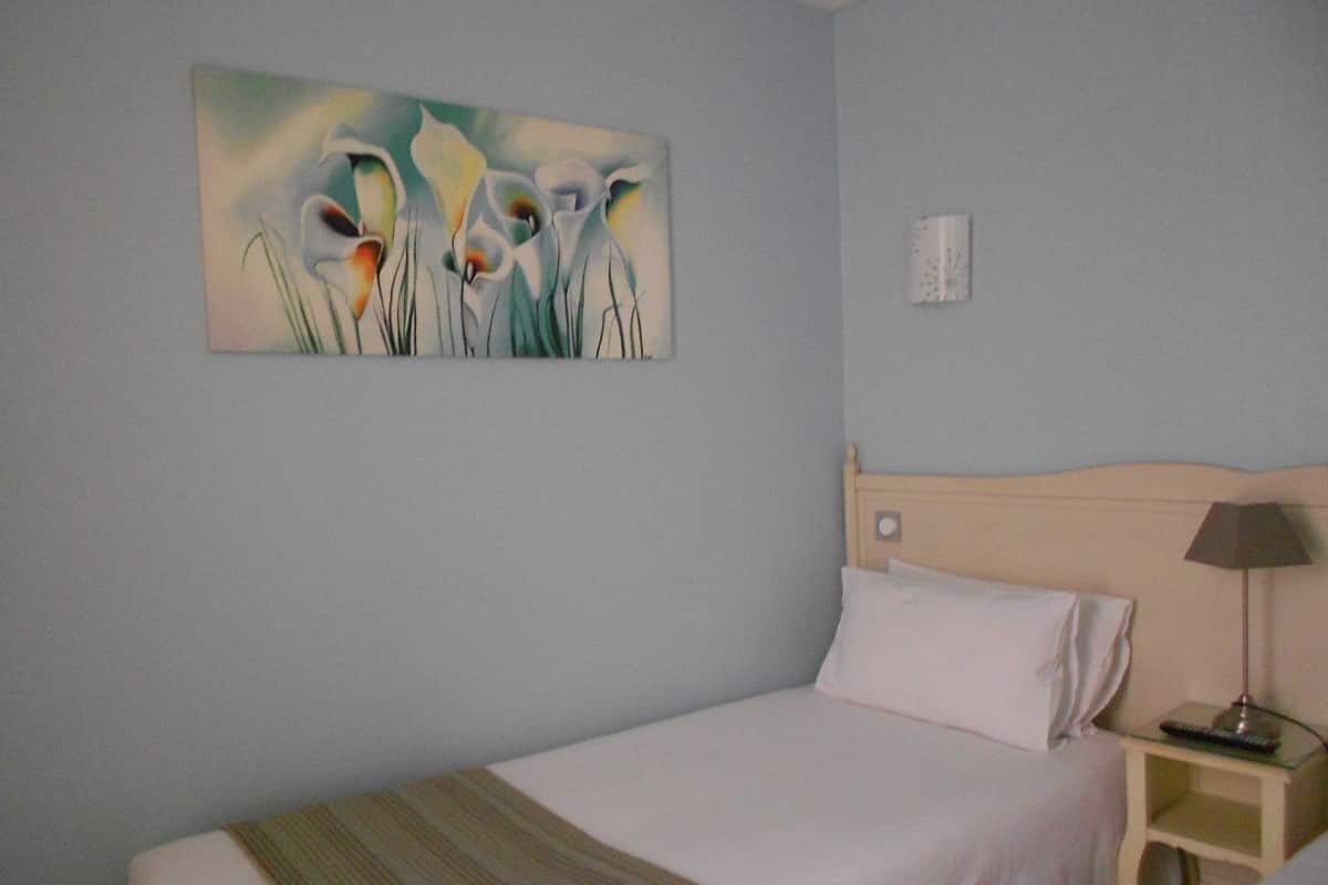 Hochwertige Bettwaren, Minibar, Zimmersafe, Schreibtisch