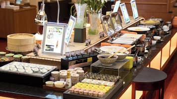 Se ofrece un desayuno bufé todos los días (por un coste adicional)