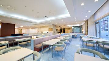 Daily buffet breakfast for a fee