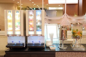 Petit déjeuner buffet servi tous les jours en supplément