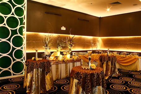 Daily local cuisine breakfast for a fee