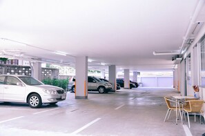 Free self parking - Golden On-nut (Bangkok)