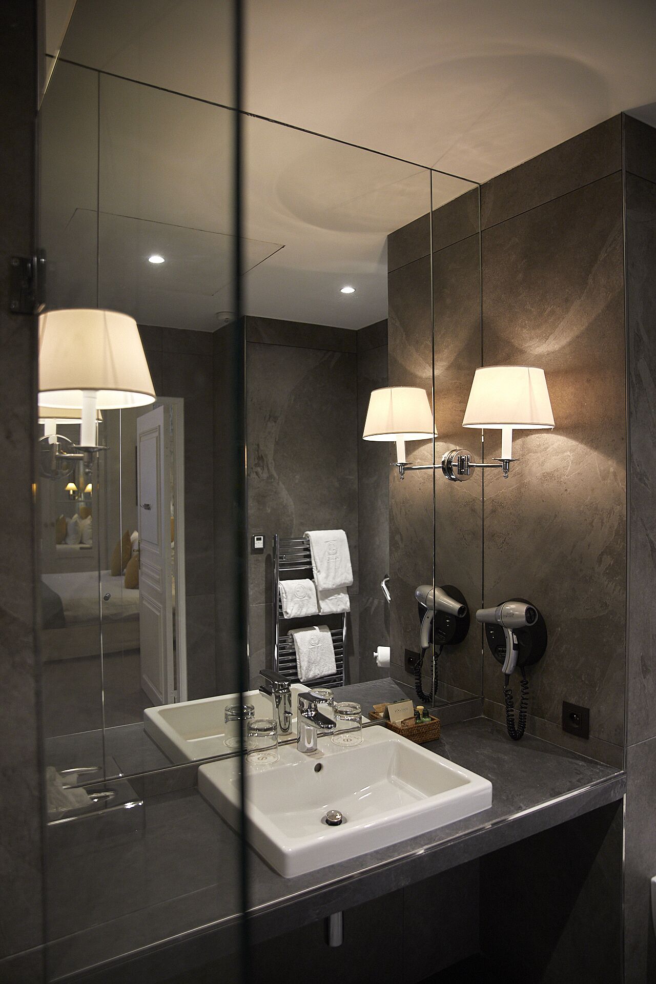 deluxe double room | bathroom | hair dryer, slippers, towels