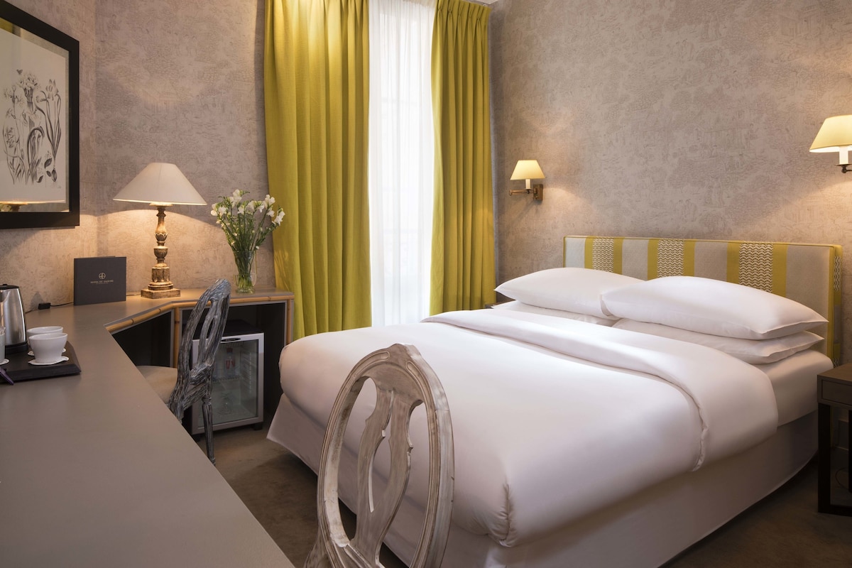 Premium bedding, in-room safe, desk, soundproofing