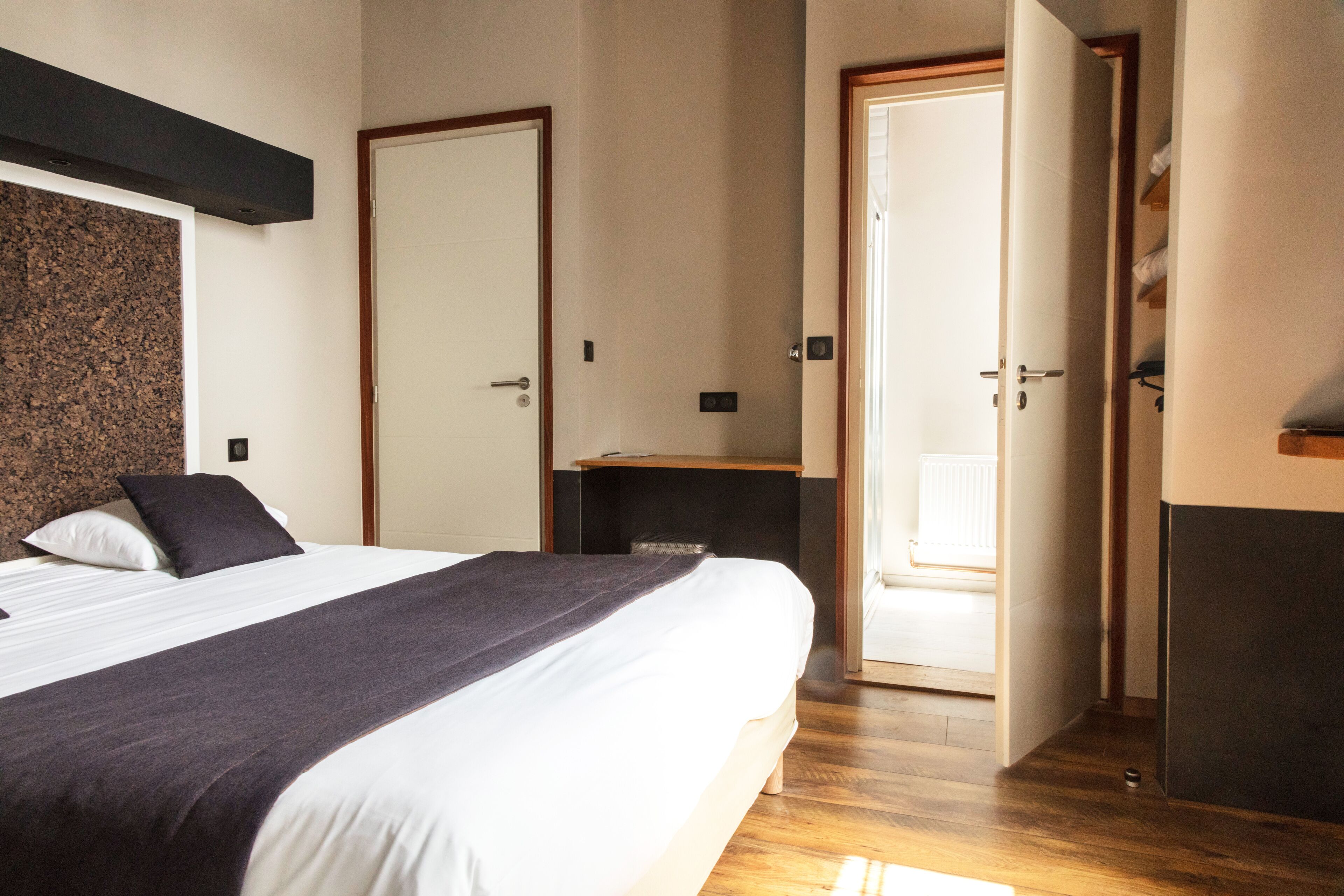 superior single room | individually decorated, desk, soundproofing, free cots/infant beds