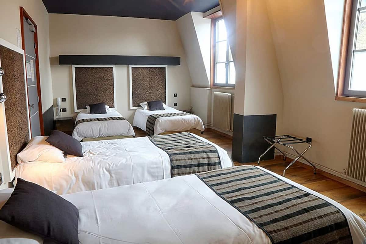 Standard Quadruple Room | Dihias secara berasingan, meja, kalis bunyi, katil bayi/kot (percuma)