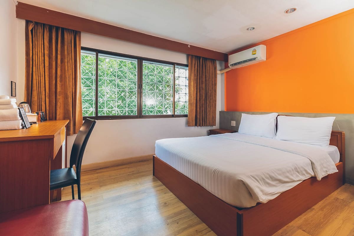 Superior Double Room | 1 bedroom, in-room safe, desk, free WiFi