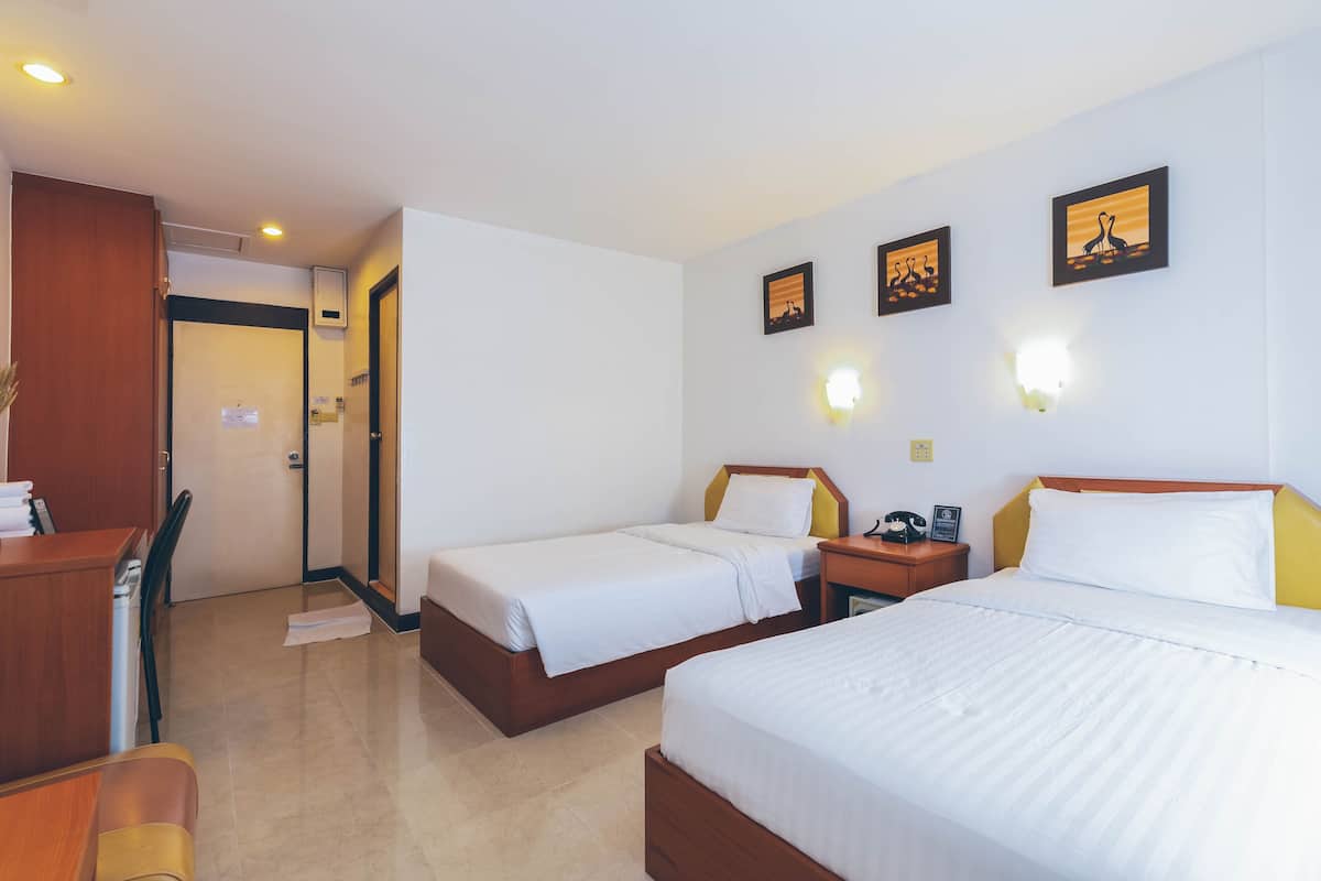 Standard Twin Room | 1 bedroom, in-room safe, desk, free WiFi