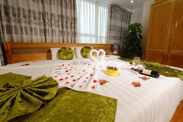 Honeymoon Suite | Minibar, in-room safe, soundproofing, free WiFi