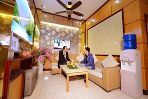 Lobby sitting area - Blue 29 Hotel (Hanoi)