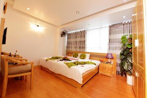 豪華客房 | 迷你吧、房內夾萬、隔音、免費 Wi-Fi