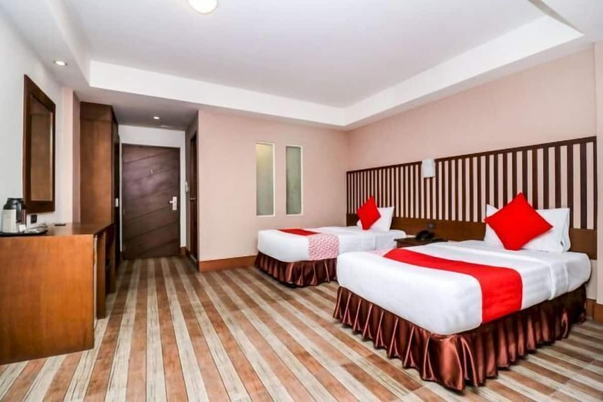 Desk, laptop workspace, free WiFi, bed sheets