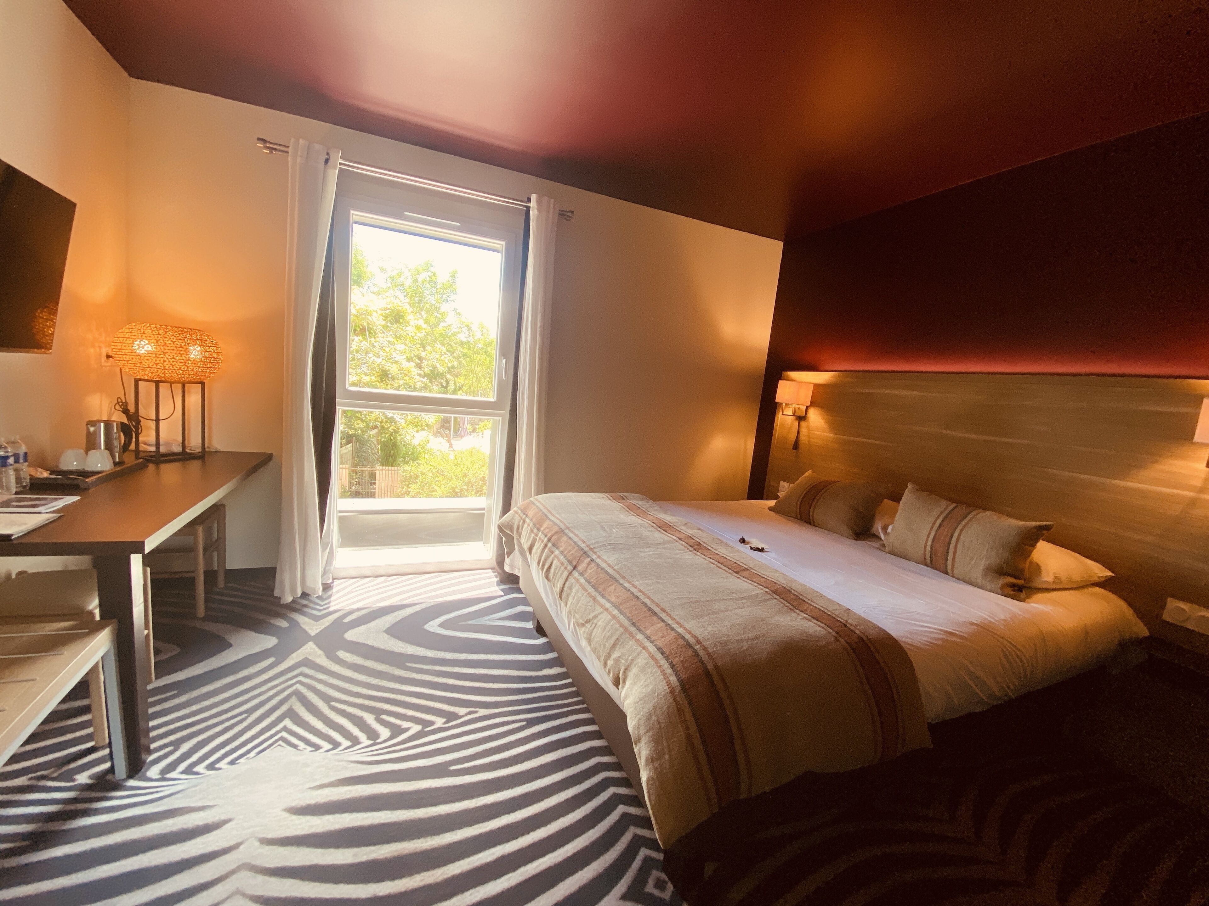 in-room safe, desk, laptop workspace, soundproofing