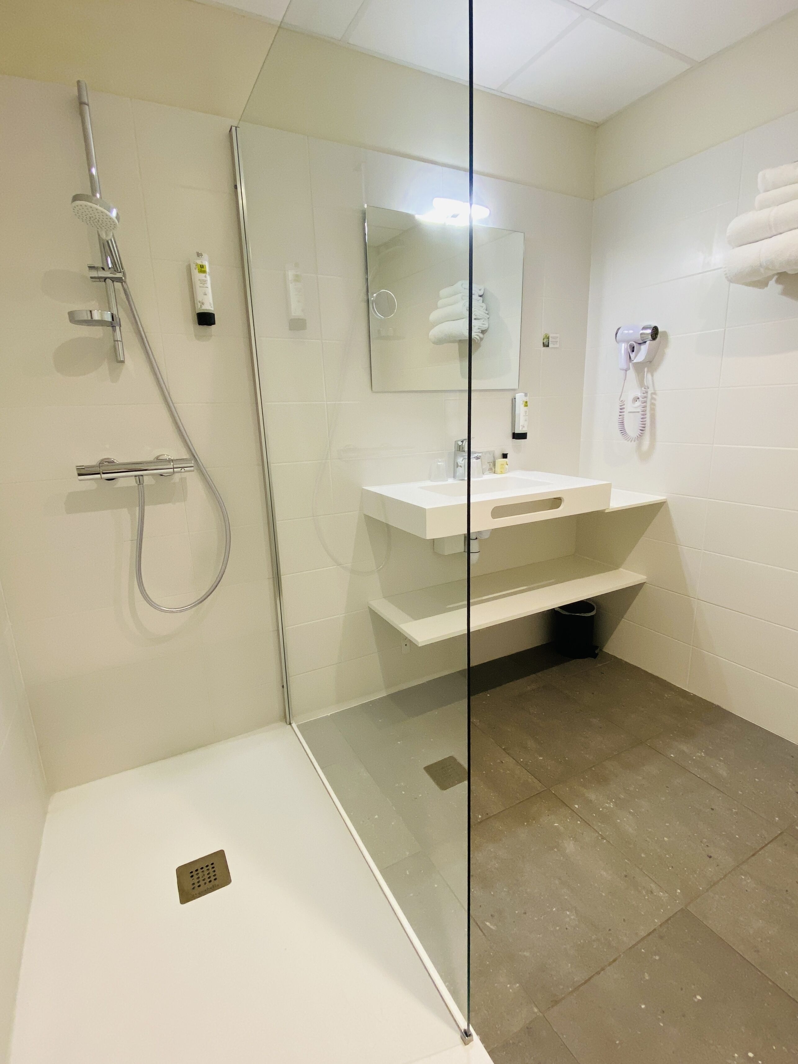 shower, free toiletries, hair dryer, towels