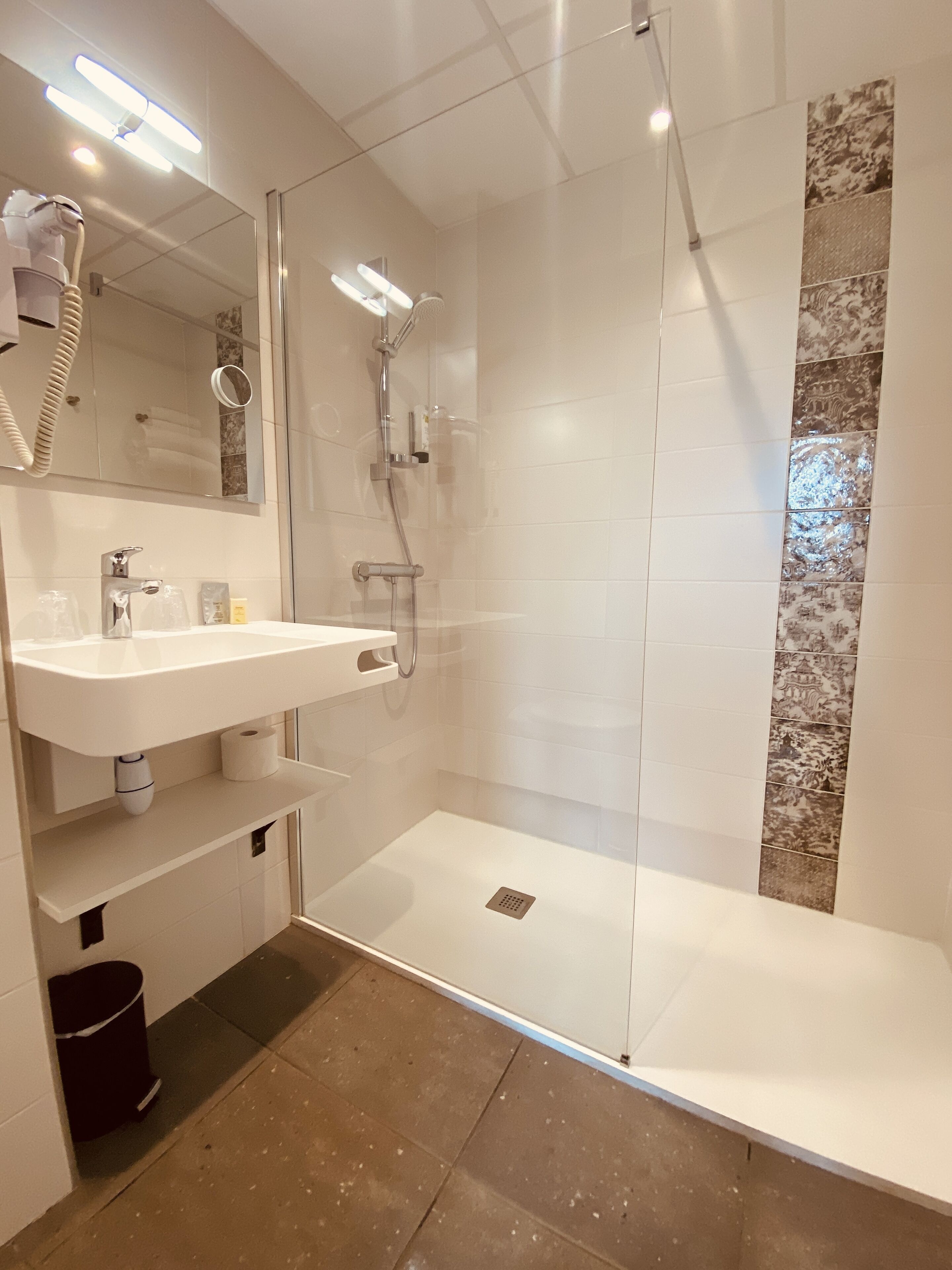 standard double room single use, 1 double bed, non smoking | bathroom | shower, free toiletries, hair dryer, towels