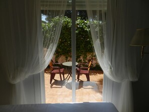 Porch - Hostal Alhaja Playa (El Puerto de Santa Maria)