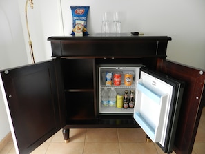 Daunenbettdecken, Minibar, kostenlose Babybetten, Zustellbetten