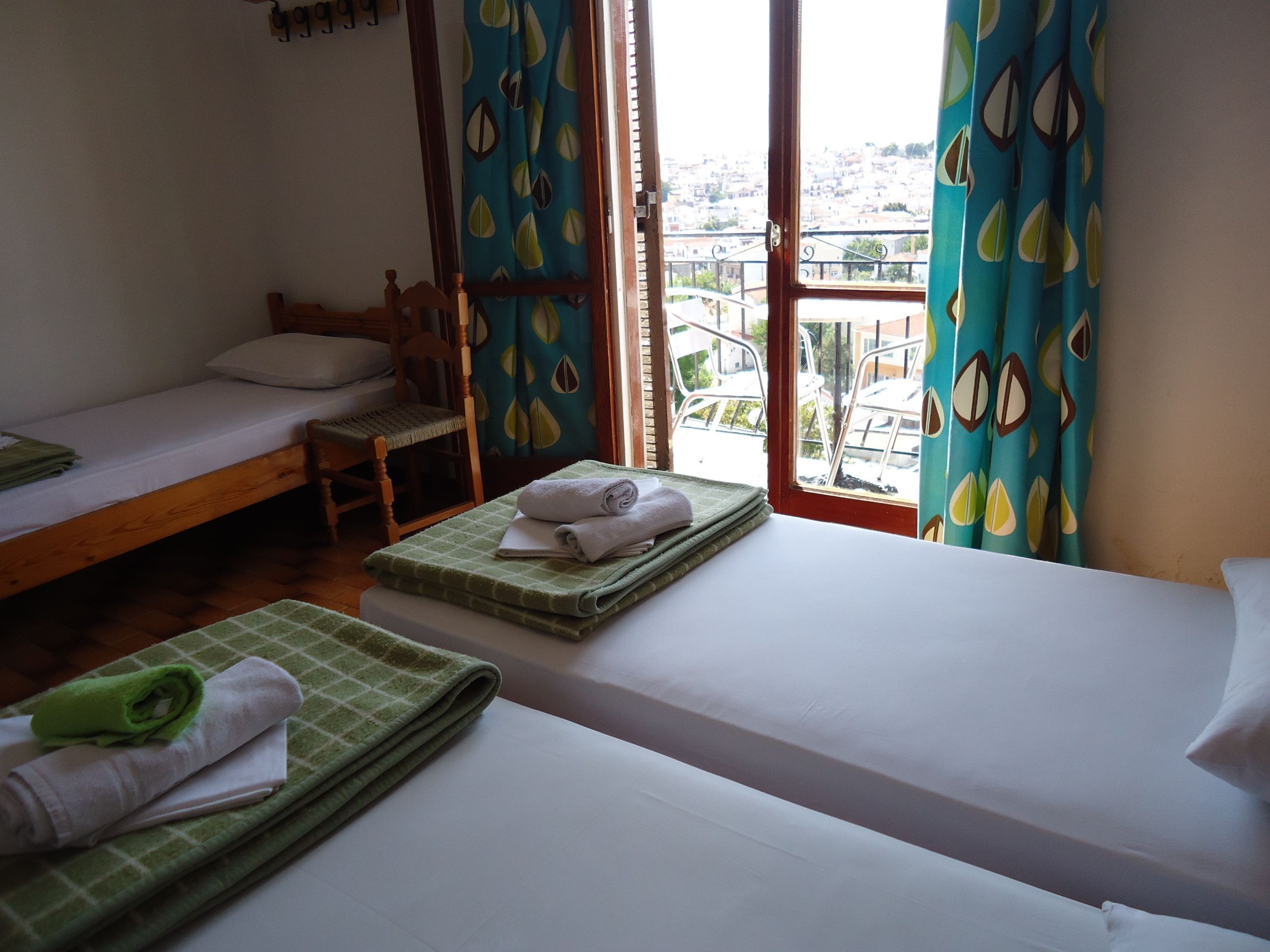 triple room | 1 bedroom, in-room safe, rollaway beds, free wifi