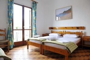 Driepersoonskamer | Een kluis op de kamer, extra bedden (toeslag), gratis wifi, beddengoed