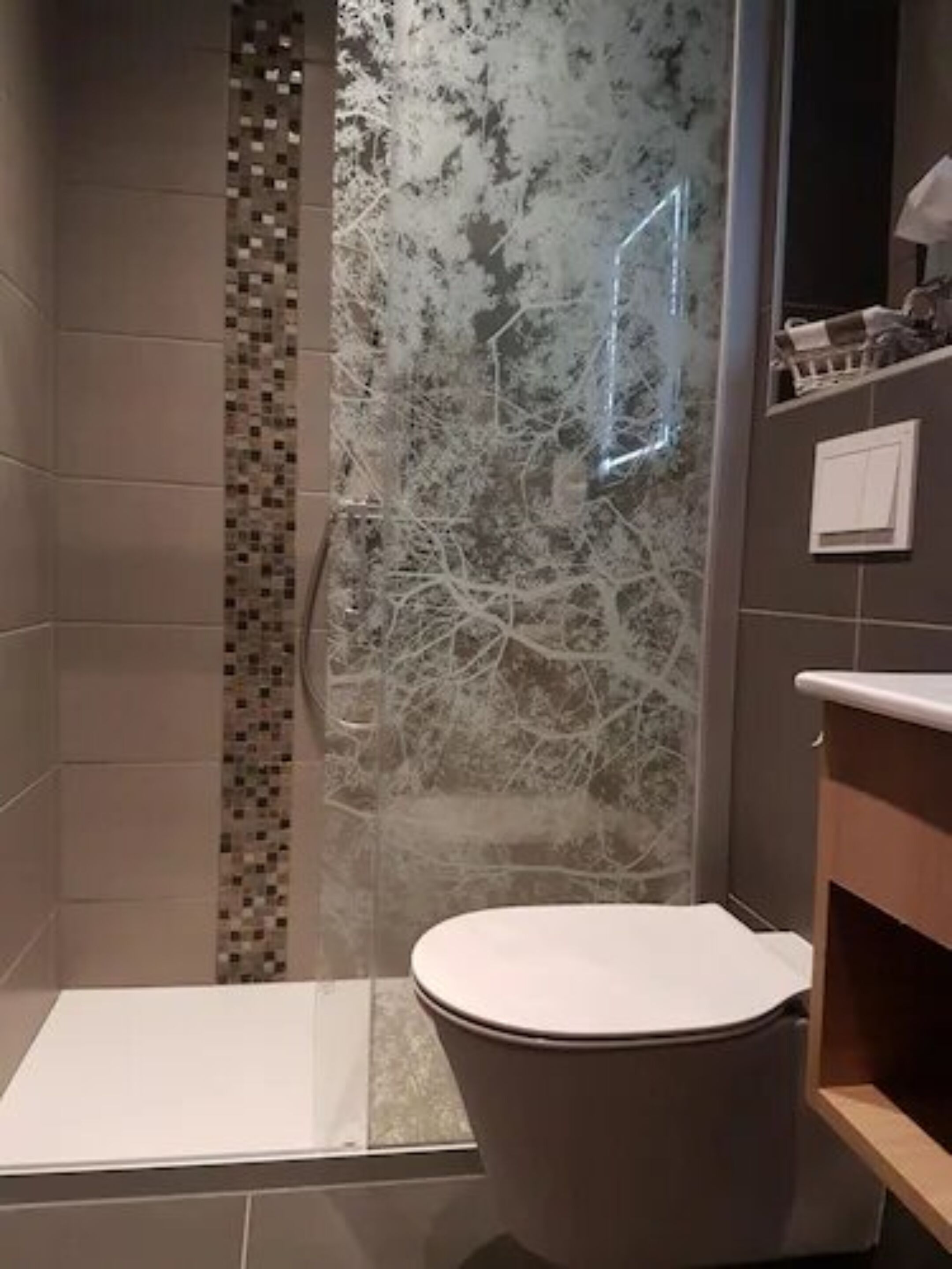 double room (village) | bathroom | free toiletries, hair dryer, bathrobes, towels