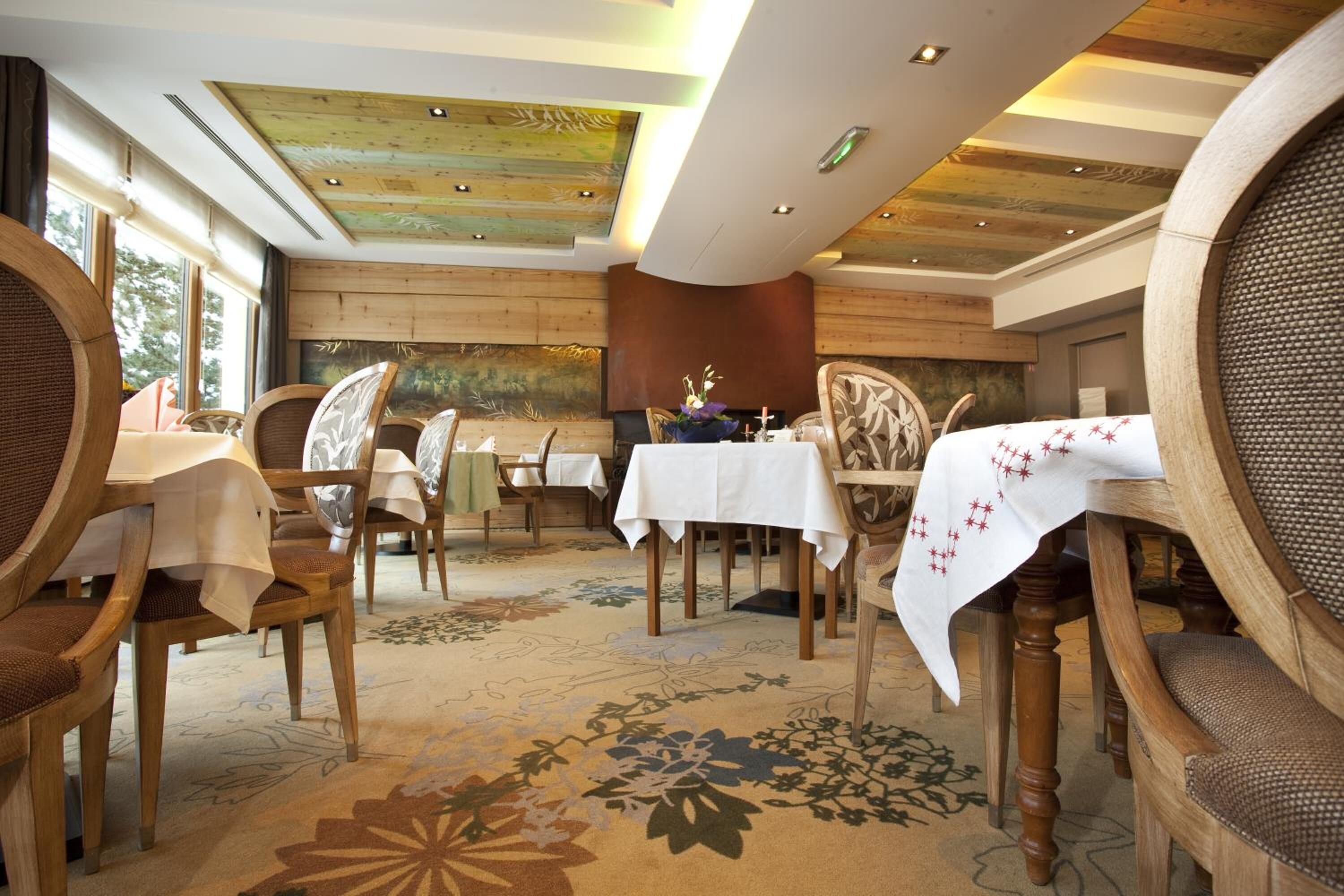 breakfast, lunch, dinner served; french cuisine