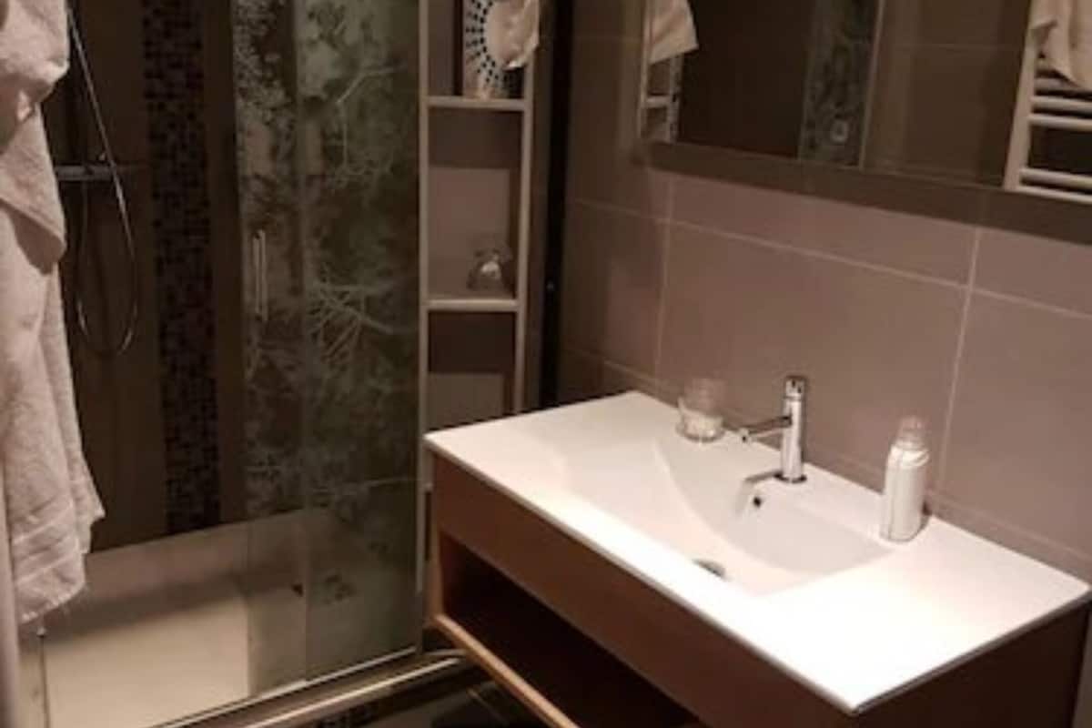 double room, valley view | bathroom | free toiletries, hair dryer, bathrobes, towels
