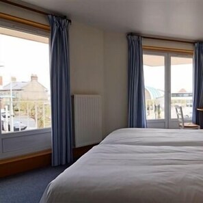 Desk, free cots/infant beds, free WiFi