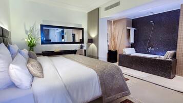 Suite | 1 bedroom, premium bedding, minibar, in-room safe