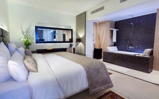Ropa de cama de alta calidad y minibar 