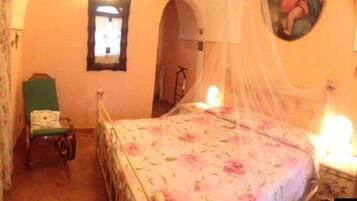 Casa tradicional, 1 cama matrimonial y sofá cama, en el área del jardín