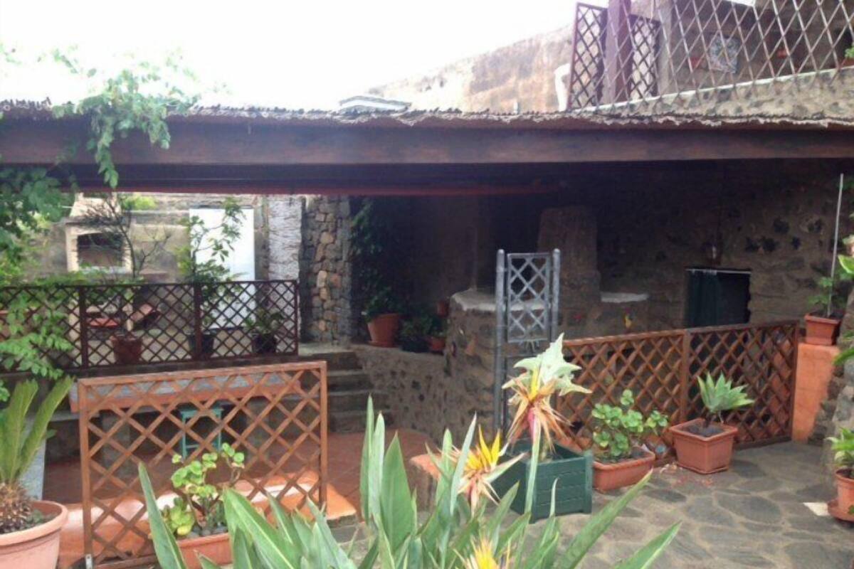 Casa tradicional, 1 cama matrimonial y sofá cama, en el área del jardín | Terraza o patio