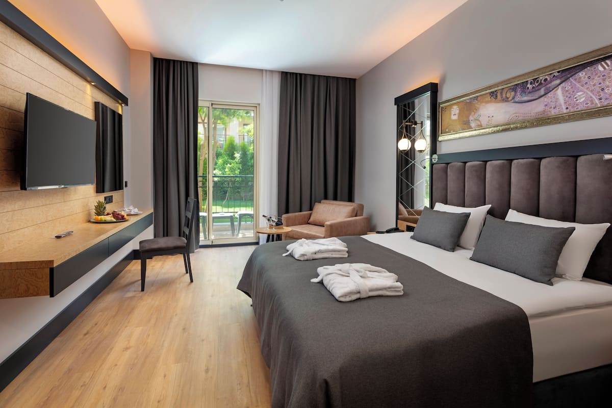 2 bedrooms, free minibar, in-room safe, desk