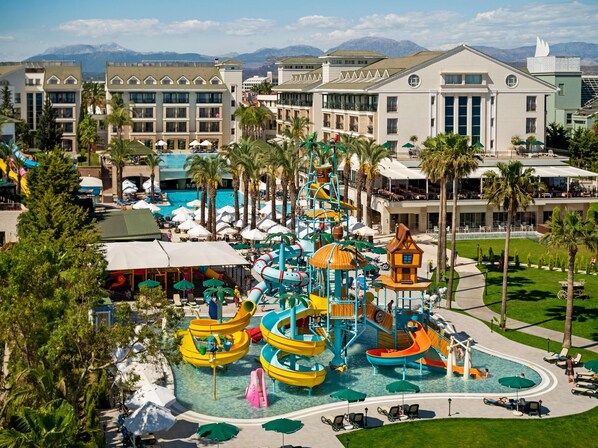 Indoor pool, 4 outdoor pools, pool umbrellas, sun loungers