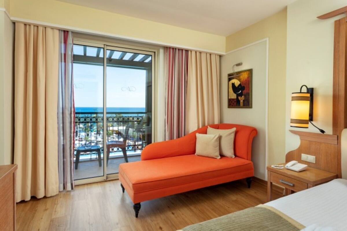 Free minibar, in-room safe, desk, iron/ironing board (on request)