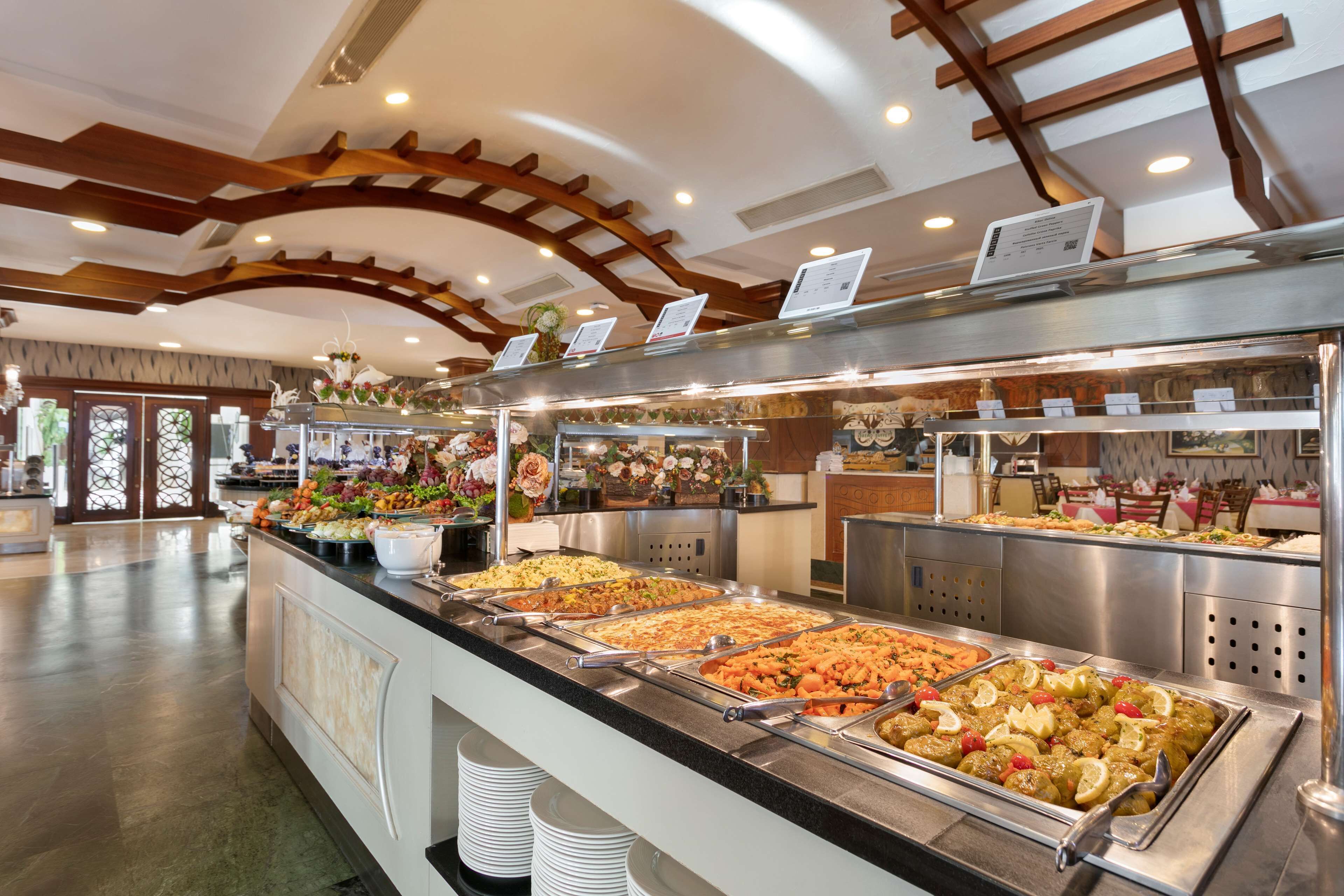 4 restaurants, breakfast, lunch, dinner served; international cuisine