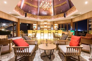 Serves dinner and happy hour - Mida Grande Hotel Dhavaravati, Nakhon Pathom (Nakhon Pathom)