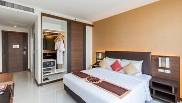 ミニバー、セーフティボックス (室内)、デスク、防音設備