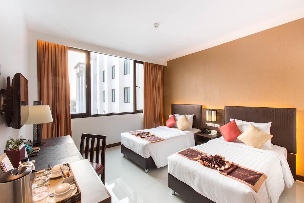 Deluxe Room, Pool View | Minibar, in-room safe, desk, soundproofing