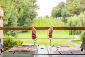 2 restaurants; breakfast, lunch and dinner served  - Domaine d'Auriac (Carcassonne)