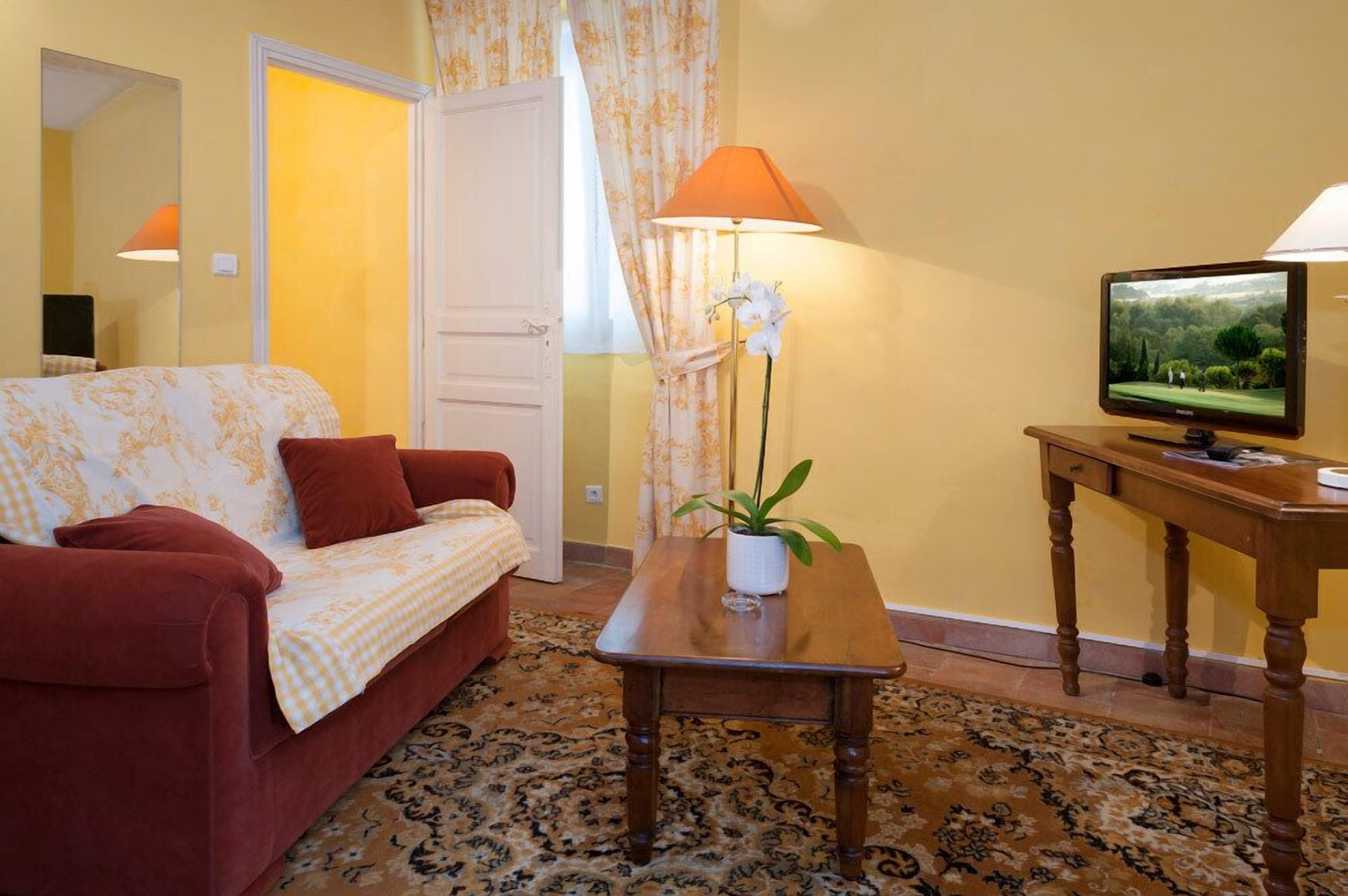 apartment (cottage) | living room | flat-screen tv, ipod dock