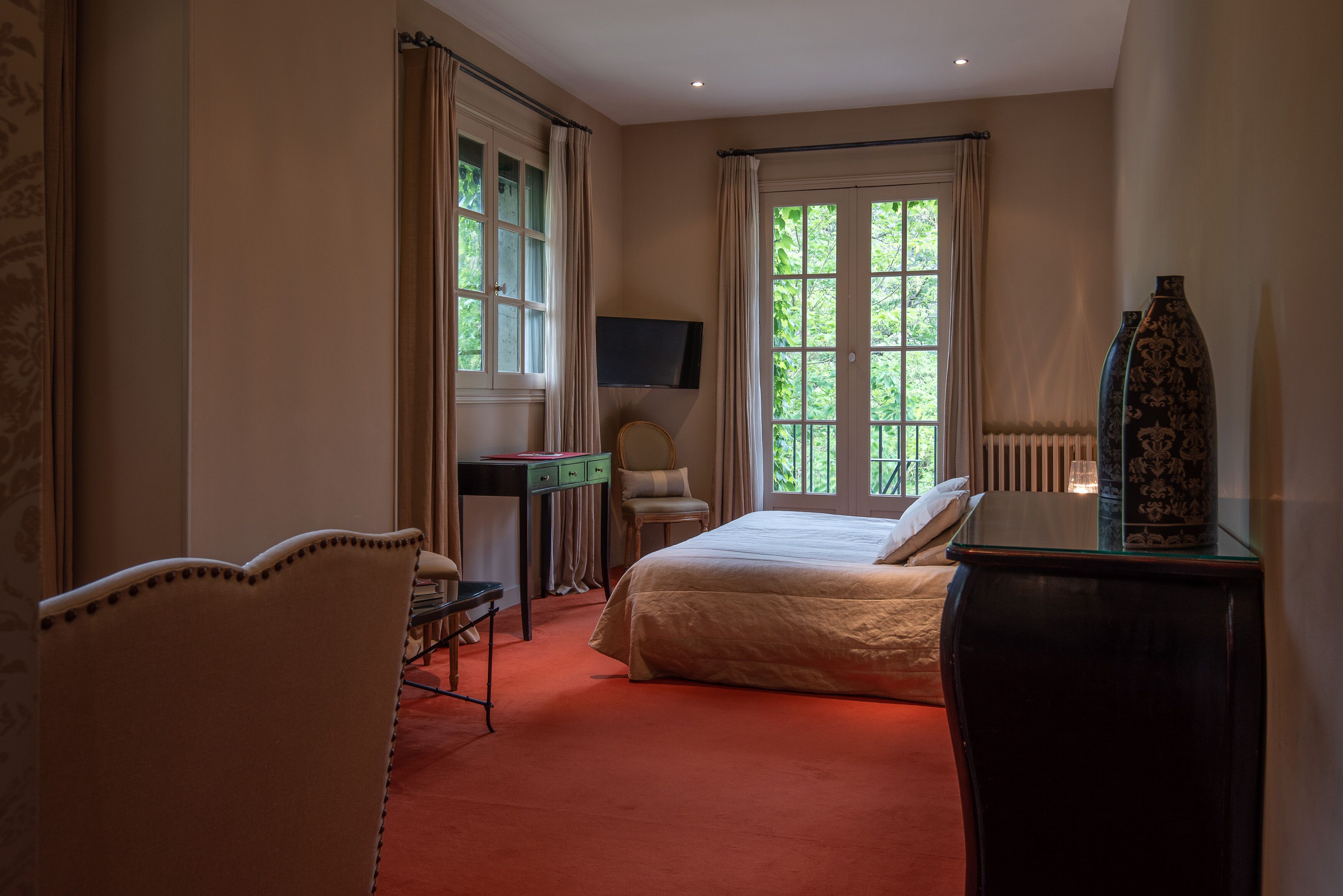 grand superior room, private bathroom, pool view  | premium bedding, minibar, in-room safe, desk