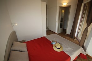 Cribs/infant beds, WiFi - Marina Paradise (Cogolin)