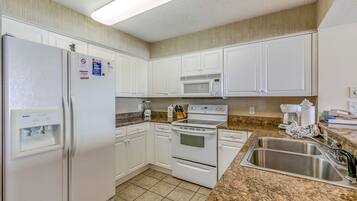 Condo, 2 Bedrooms, Balcony, Ocean View | Private kitchen | Full-size fridge, microwave, oven, stovetop