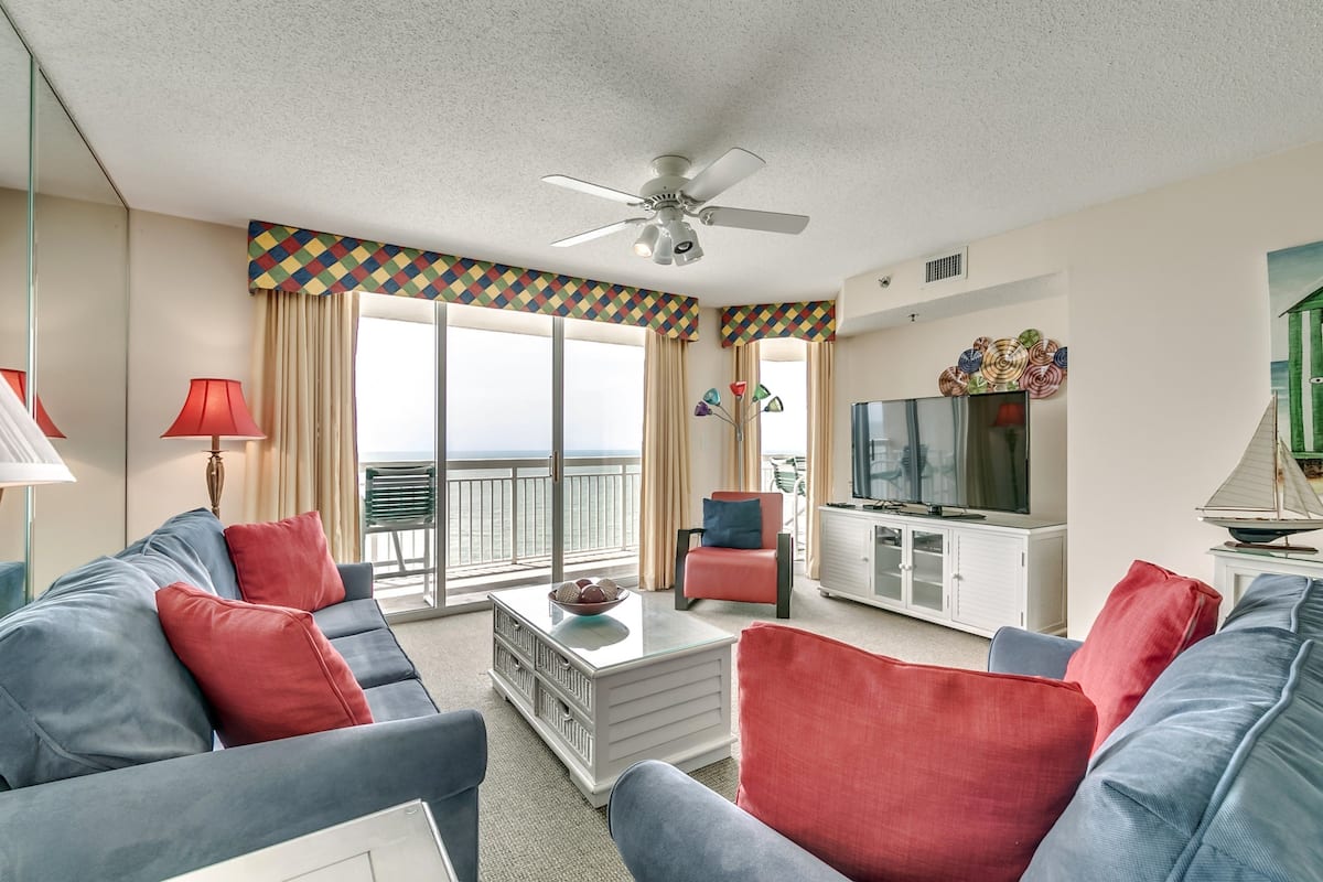 Condo, 2 Bedrooms, Balcony, Ocean View | Living area