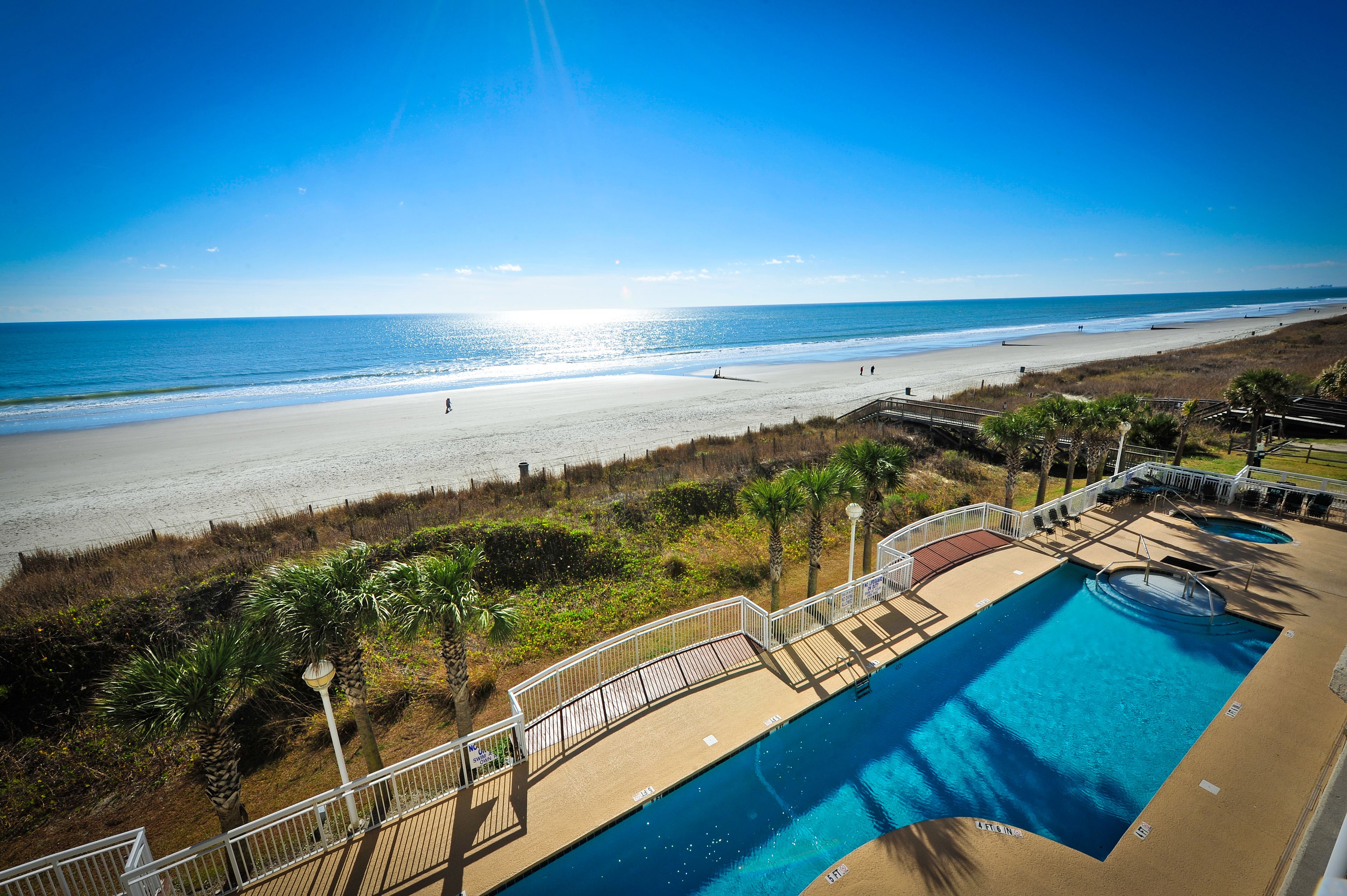 室內游泳池和室外游泳池