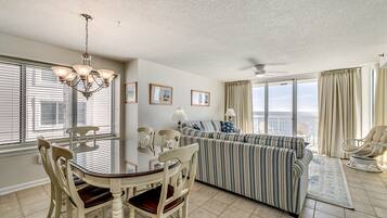 Condo 4 Bedroom / 3 Bath Ocean View | In-room dining